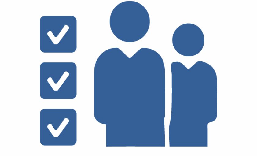 Ikone für erleichterte Personalplanung: zwei stilisierte Menschen, daneben drei Auswahlfelder, die alle abgehakt wurden.