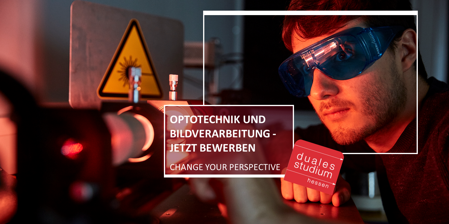Junger Mann mit Laserschutzbrille an einem optischen Aufbau: Optotechnik und Bildverarbeitung - jetzt bewerben change your perspective, duales Studium Hessen
